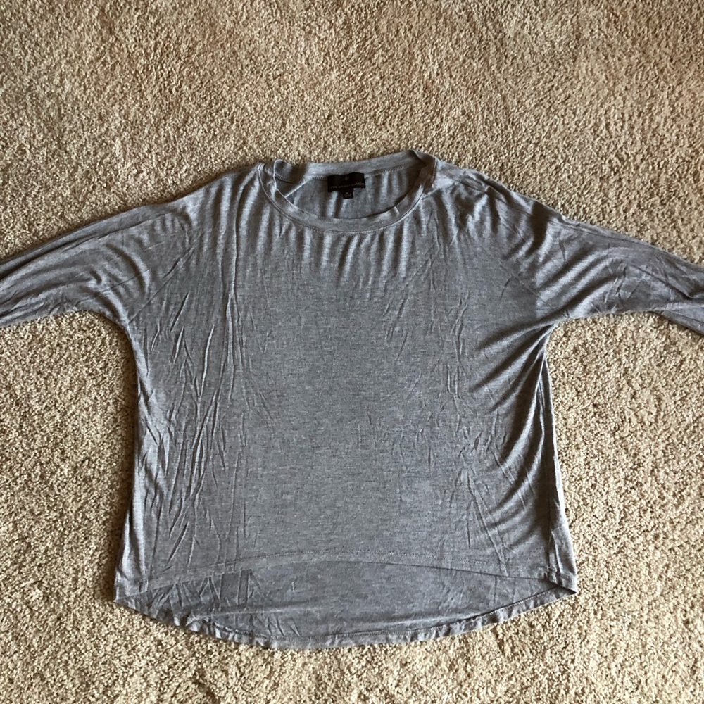 High low grey 3/4 length shirt!